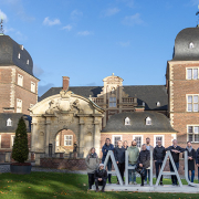 DMDZ-Forschungsgruppe vor dem Schloss Ahaus